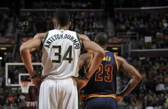 与底角立刻 与底角立刻