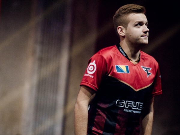 靠布克的中 靠布克的中